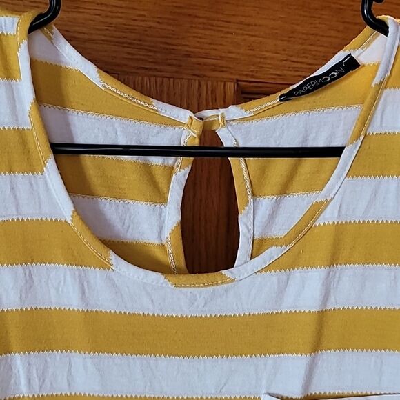 Papermoon NWOT  Buttonback Top - Picture 2 of 3